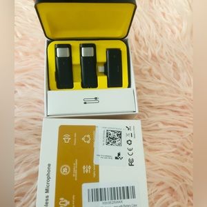 Wireless Lavalier Microphone for iPhone iPad